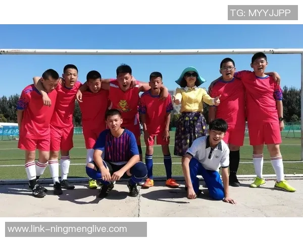 王建民足球之路：从青涩少年到职业球员的奋斗历程与荣耀时刻